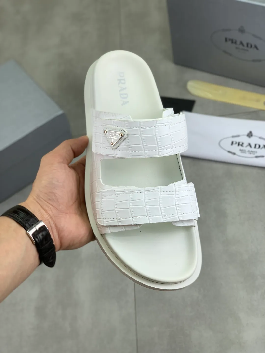 Men's shoes 💰P340💰【New style】🎁🎁🎁 PRADA Prada's new casual slippers, original official website, perfect workmanship, transmitting a kind of noble luxury, sublimating its definition of luxury in Prada's high-end extraordinary craftsmanship. Original combination outsole, code number: 38-44 (45 customized) Multiple colors 🉑️ to choose from